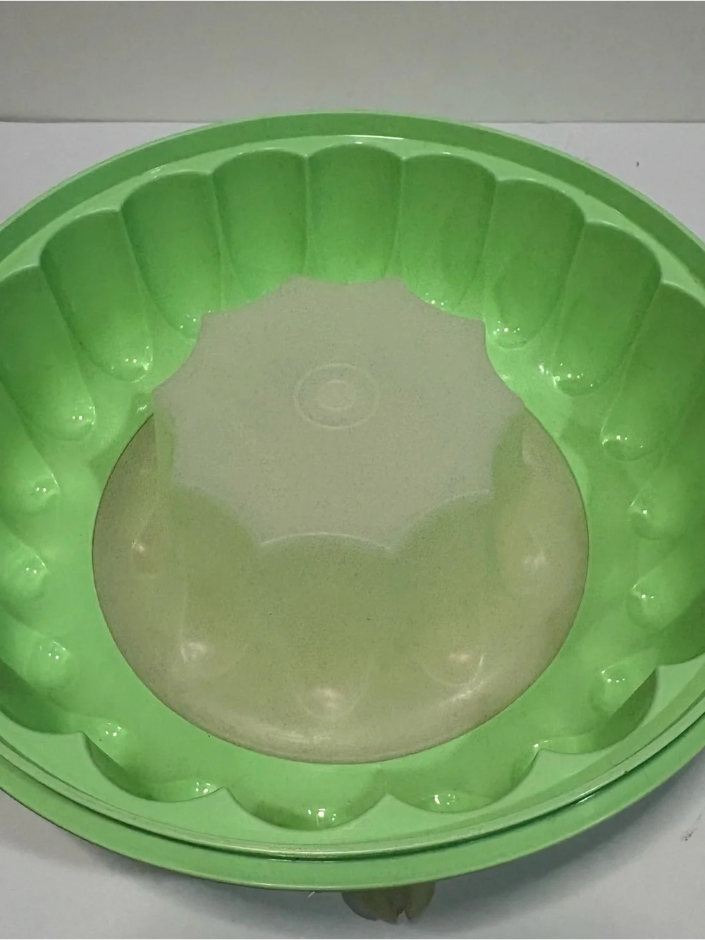 Vintage Tupperware Jel-A-Ring Green Jello Mold Insert Ring And Lid